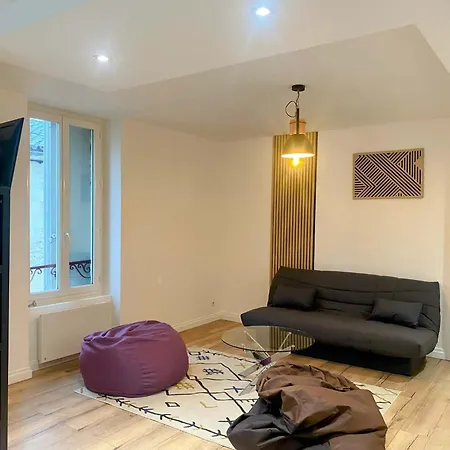 T2 Le Calypso Centre