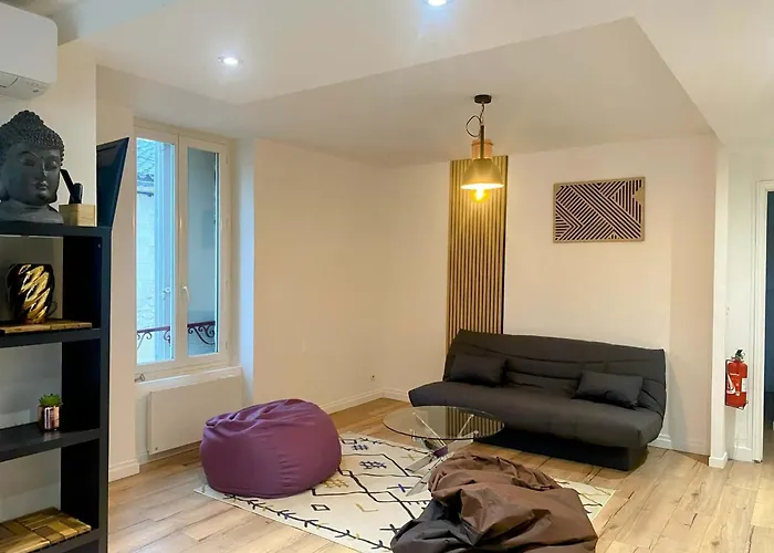 T2 Le Calypso Centre