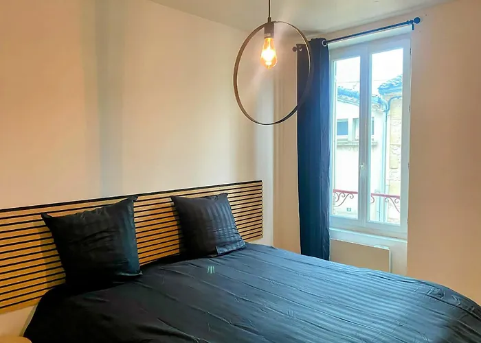 T2 Le Calypso Centre